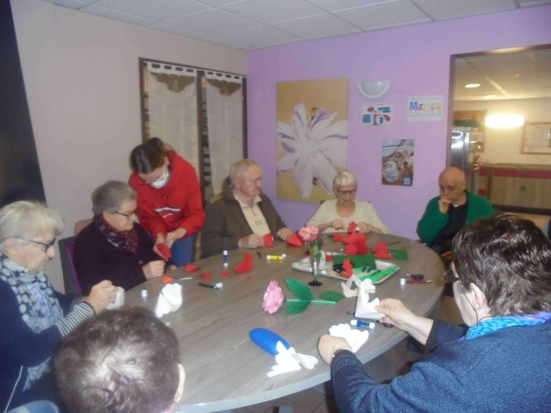 Activité manuelle fleurs en papier - le 9 février