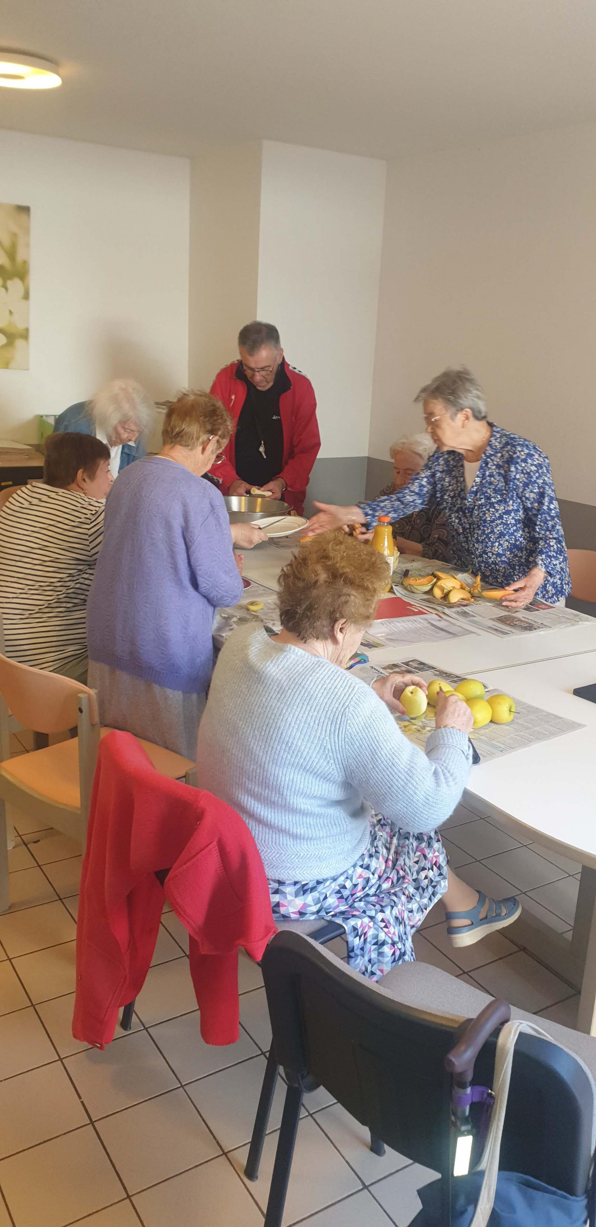 Préparation salade de fruits - le 10 juillet